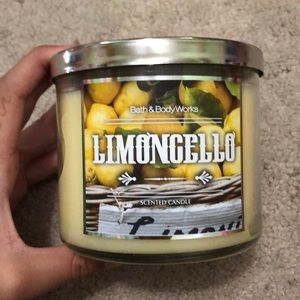 BATH AND BODY WORKS CANDLE